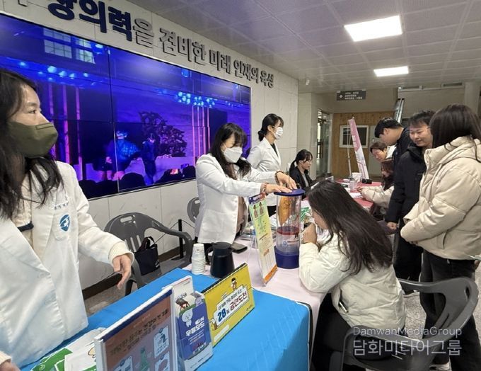 포항시 남구보건소는 3일 오천고등학교에서 학생 및 교직원을 대상으로 절주 캠페인과 건강체험관을 운영했다.