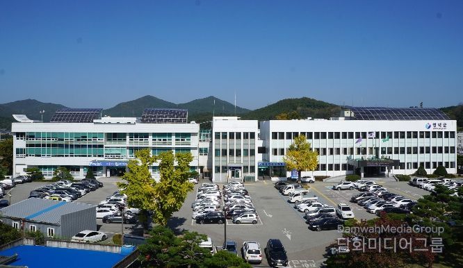 영덕군청 전경.