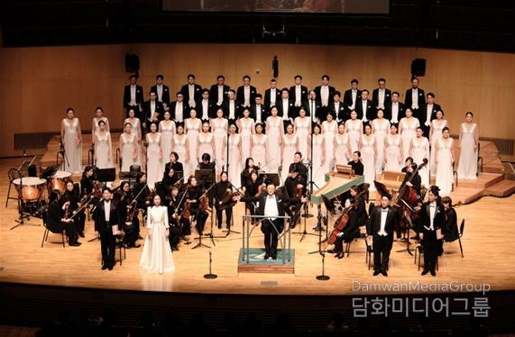 윤의중 예술감독과 인천시립합창단, <헨델 메시아> 공연