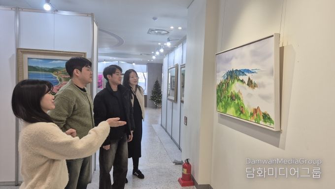 광산구가 26일까지 모두의 쉼터 개관을 기념해 구청 1층에서 건축사 특별 초대전을 개최한다.