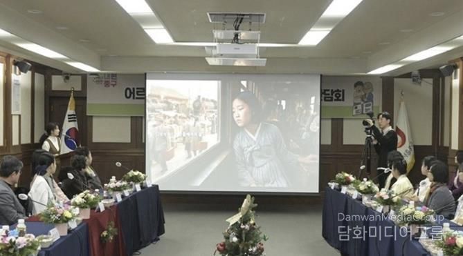 어르신 AI 추억 영상 발표회 사진