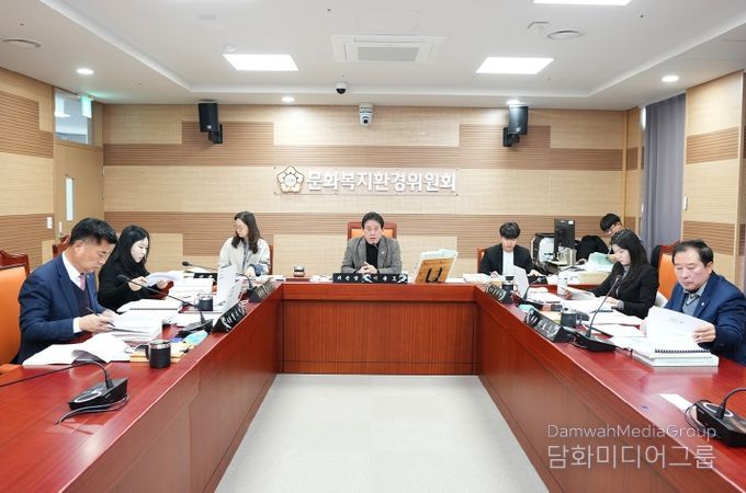 아산시의회 문화복지환경위원회가 제263회 아산시의회 제2차 정례회 중 2026년 예산안을 심사하고 있다.