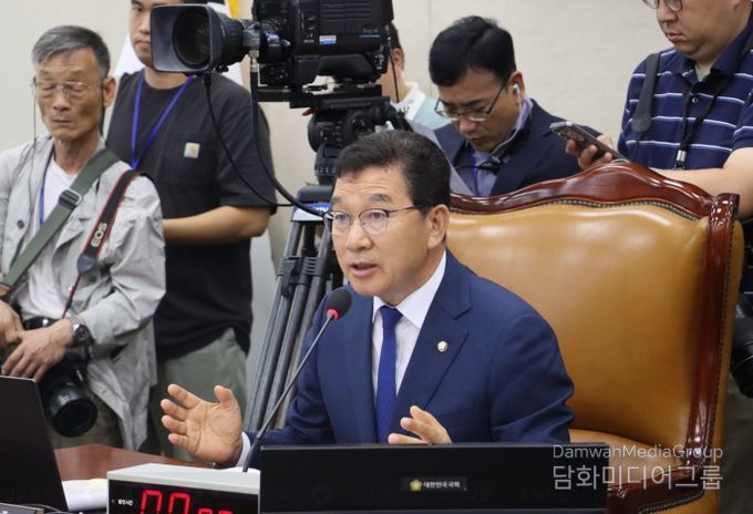 더불어민주당 신정훈 국회 행정안전위원장(전남 나주·화순)