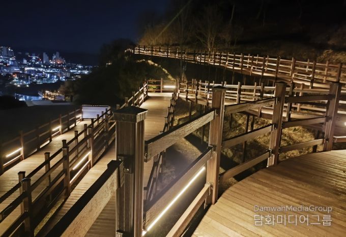 영주시, 가흥공원 ‘무장애 데크산책로’ 야간 모습