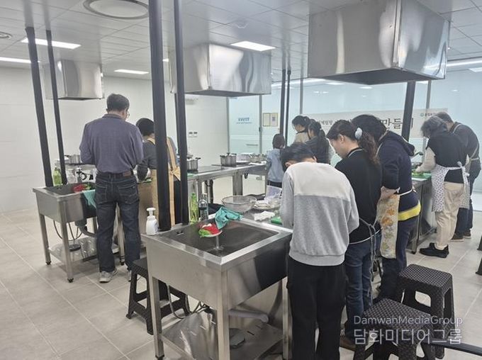 파주시 운정보건소, ‘한방차 만들기’ 주민들 큰 호응