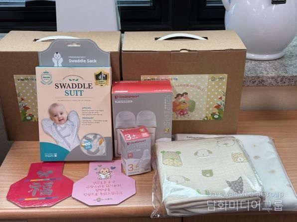 나주시가 출산 지원 정책을 새롭게 개편해 부모들의 경제적 부담을 줄이는 데 보탬이 되고 있다. 사진은 나주시가 첫째아 출생 가정에 제공하는 ‘행복담은 출산축하꾸러미’.