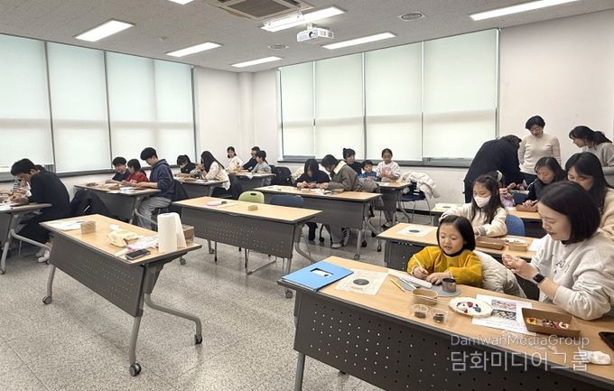 함안군립 칠원도서관, ‘어린이 체험행사’ 성료(송편체험)