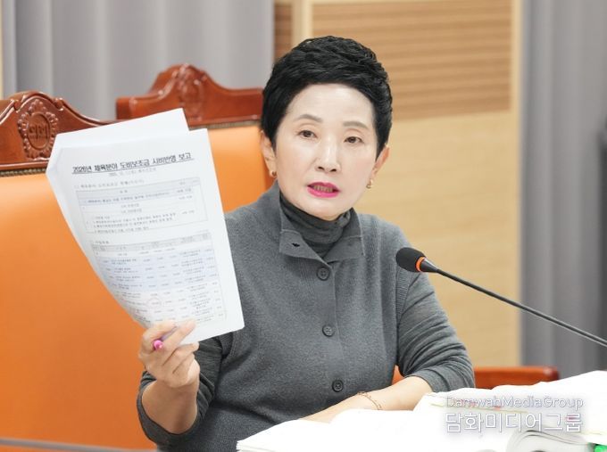 이기애 의원이 2026년도 아산시 내년도 예산안 심사를 진행하고 있다.