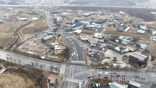 용인특례시는 처인구 포곡읍 마성리 50-6번지와 영문리 2-93번지를 잇는 연결도로(중1-45호)를 확장 개통했다