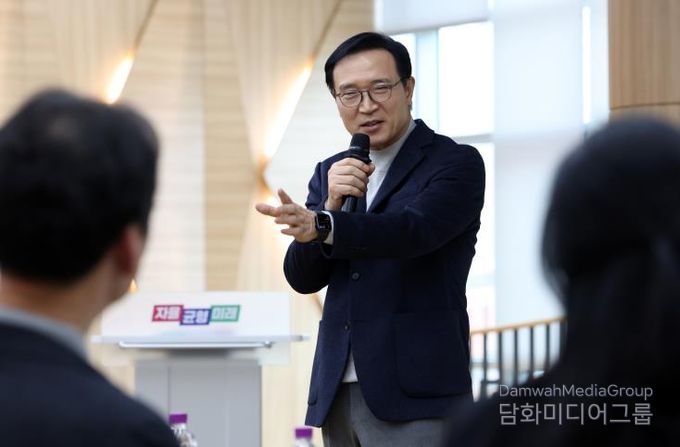 자율인증형 교과용 도서 발행제도 연구 발표회