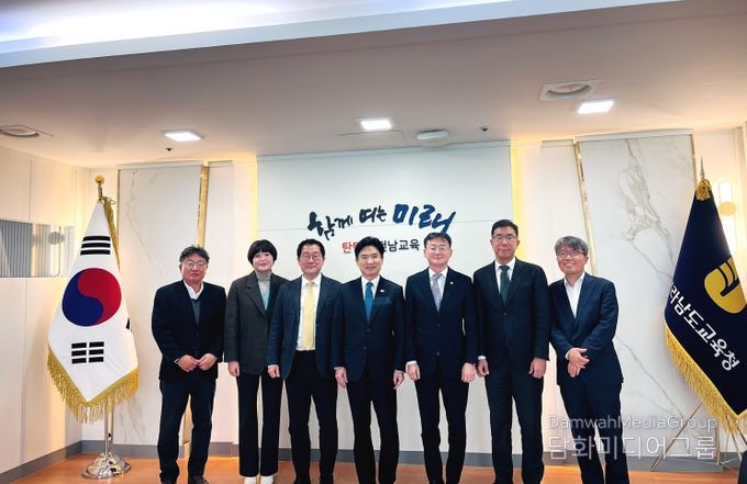 전남교육청 관계자들과 국회입법조사처 방문단이 직업계고 외국인 유학생 운영 현황 점검 및 제도 개선 방안을 논의하고 있다.