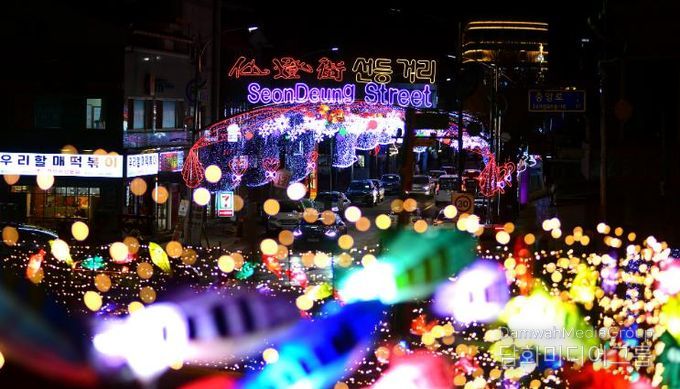 지난해 12월 열린 화천산천어축제 선등거리 점등식