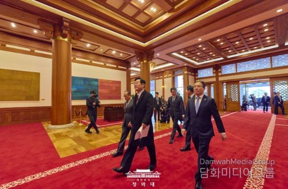 대한민국 대통령, 1330일 만의 청와대 출근(청와대)