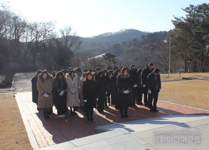 이천교육지원청, 병오년 맞이해 현충탑 참배 및 시무식 실시
