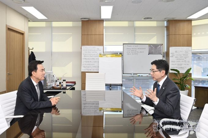 김 지사는 5일 세종시에 위치한 지방시대위원회를 방문, 김경수 위원장을 예방했다.