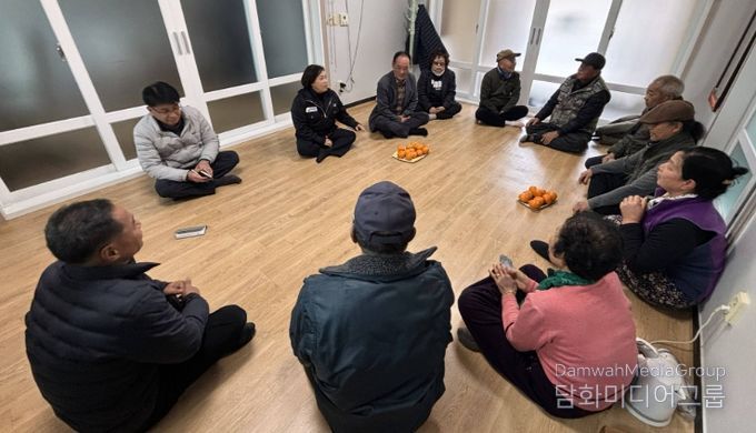 어르신 안부 살피며 군·면정 공유하는 현장 소통 행정