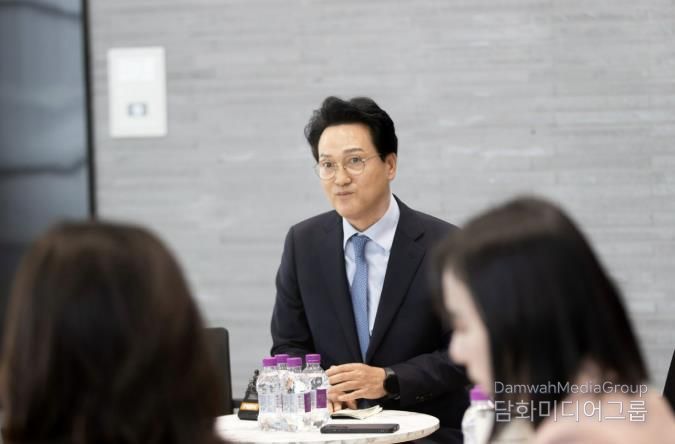 경기도교육청에서 기자간담회를 하고 있는 안민석 경기미래교육자치포럼 대표(사진=경기미래교육자치포럼)