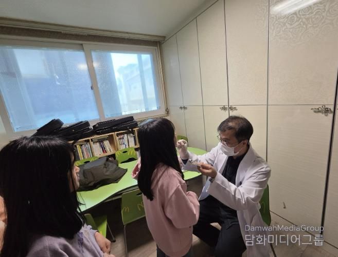 영통구보건소가 건강 취약계층을 대상으로 건강디딤돌 프로그램을 운영하고 있다.