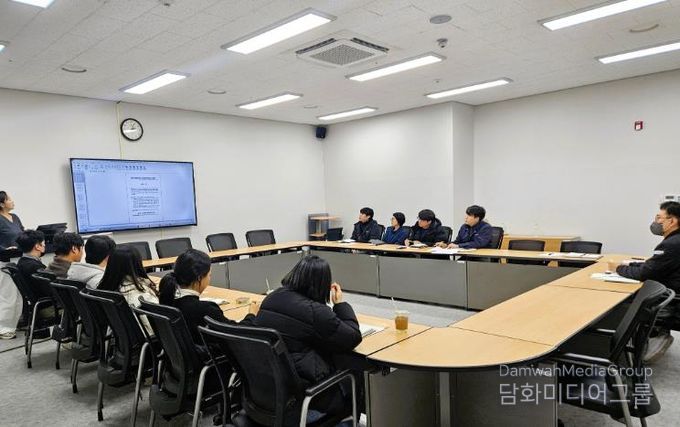 밀양시시설관리공단 소회의실에서 열린 적극행정 자율 아이디어 나눔 회의 모습