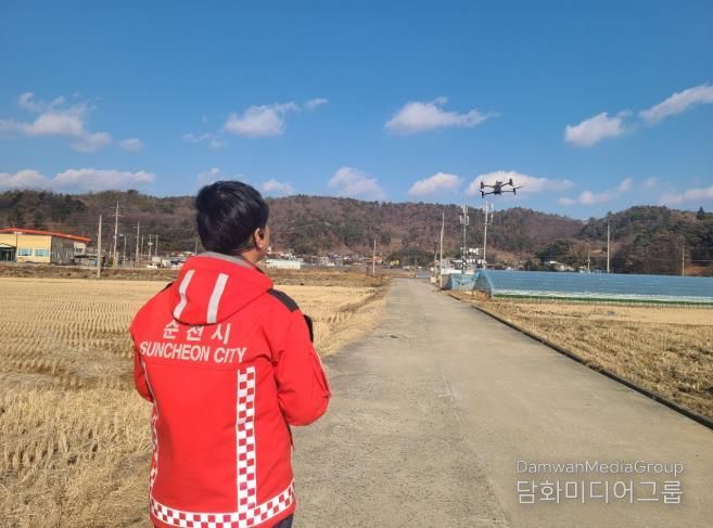 순천시 산불드론감시단이 드론을 활용해 산불 예방 예찰 활동을 벌이고 있다