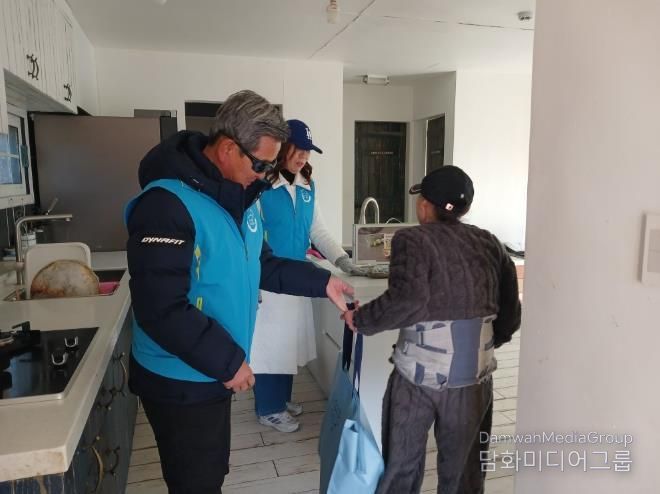 구례군 동절기 1인 가구 대상 안부 확인 꾸러미 전달