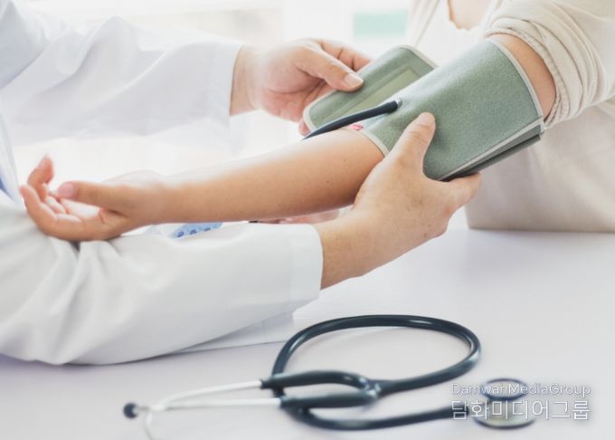 국가건강검진 ‘혈압 측정' 이미지