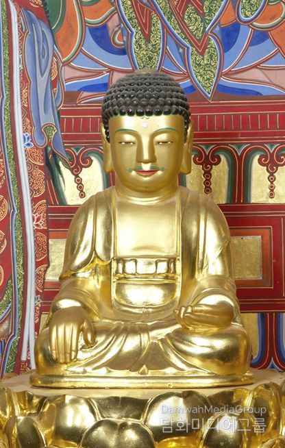 범어사 청련암 석조여래좌상