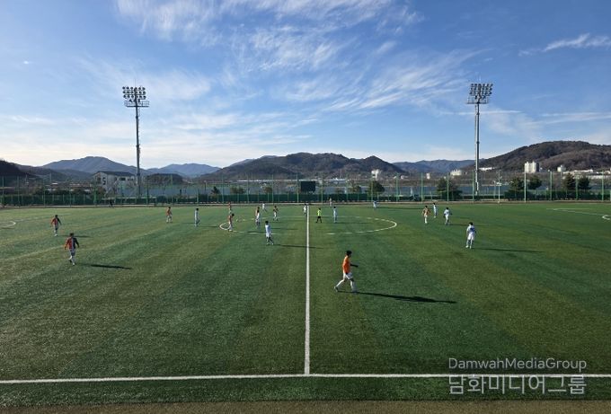 보성군, 2026년 동계 전지훈련지 최적지로 부상_보성군에서 5개의 축구팀이 전지 훈련을 하고 있다