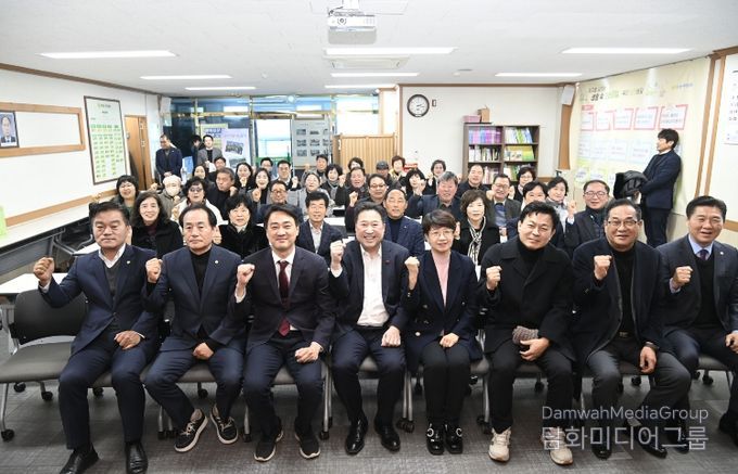 달성군새마을회 정기총회 사진(29일 개최한 달성군새마을회 대의원 정기총회 단체사진)