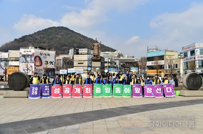 여수 르네상스 시민운동 중앙동 실천본부는 이순신광장에서 자생단체, 여수시청 도시계획과와 연계하여 섬박람회 홍보활동을 실시했다.