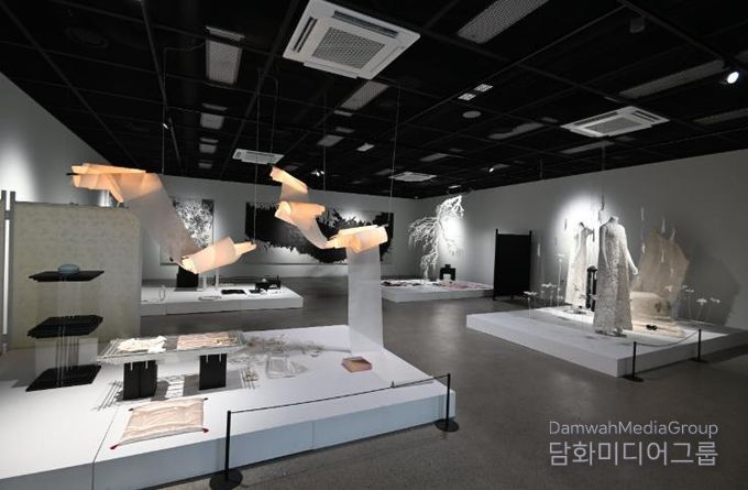 진주실크박물관 개관 기획전 《 비단, 삶: 생을 수놓다 》 개최