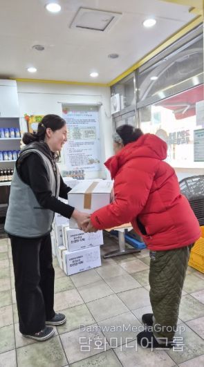 친환경 농산물 꾸러미 전달