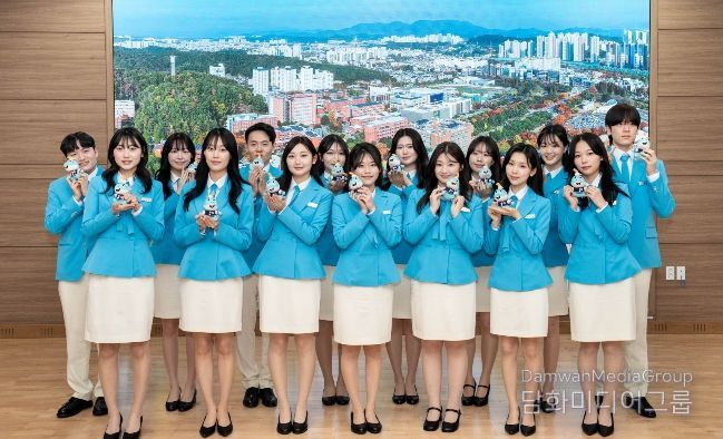 경상국립대학교(GNU)는 2월 27일 오후 가좌캠퍼스 GNU컨벤션센터에서 ‘경상국립대학교 홍보대사 개척나래 수료식 및 임명식’을 개최했다.