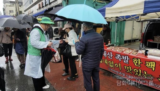 청년이 잇는 전통... 상주시청년새마을연대, 정월대보름 부럼 나눔 행사 개최