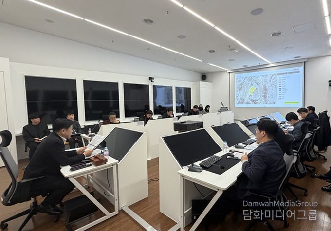 ('26.3.3.) 서울시 안전관리위원회 제1차 지역축제 소위원회에서 ‘BTS 2026 컴백쇼 @서울’의 안전관리계획(안)을 심의하고 있다.