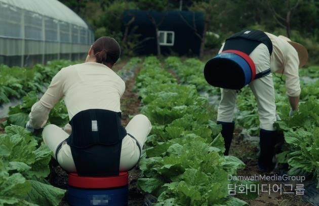 나주시가 농작업 편의의자 공급을 농어민 공익수당 지급 대상자 전원으로 확대하고 오는 6일까지 신청을 받는다. (사진 제공-나주시)