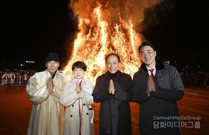 활활 타오른 정월대보름 달집, 달성군민 염원 싣고 하늘로