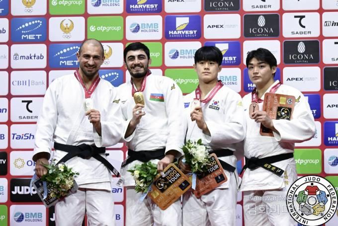 오른쪽에서 두 번째 김종훈