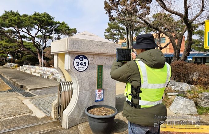 “이제 집 주소 잘 보여요” 장성군, 낡은 건물번호판 고친다