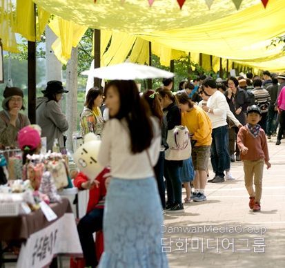 주말 문화장터 ‘뚝방마켓’