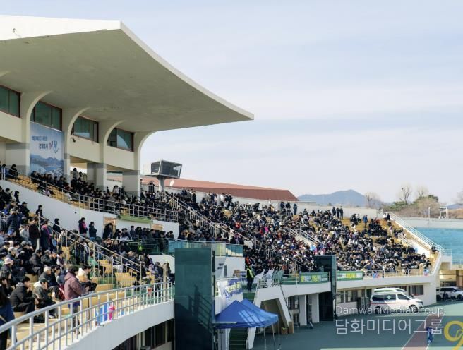 개막전 관중 사진