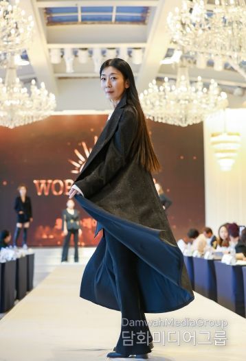 북구청소년회관, 문화교양 특강(모델 워킹 시연 중인 안경미 교수)