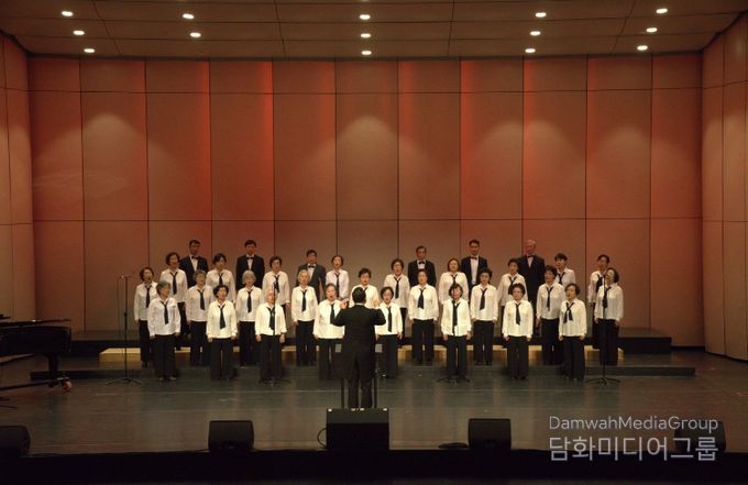 골든에이지 합창단 공연 장면