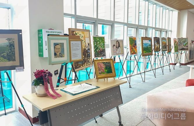 대전 대덕구가 3월 31일까지 평생학습관에서 개최하는 ‘2026년 1회차 평생학습관 프로그램 성과공유회’ 활동 결과물 전시 모습