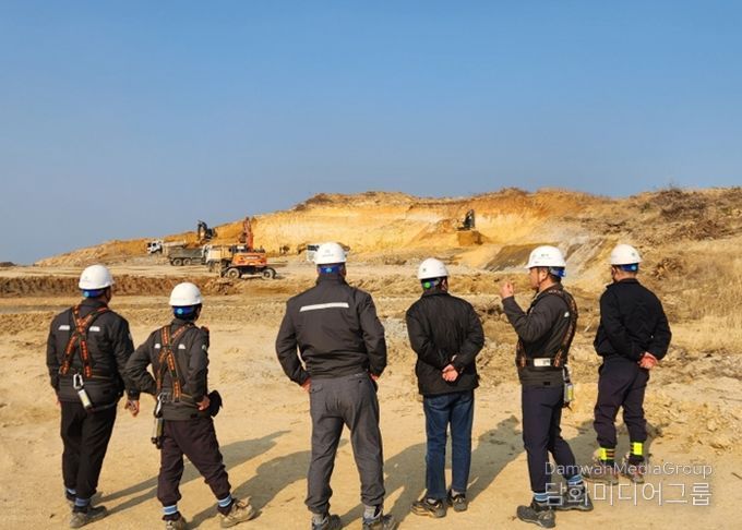 포항시는 지난 11일 해빙기를 맞아 지반 약화로 인한 안전사고를 예방하기 위해 ‘영일만4 일반산업단지 조성공사’ 현장을 대상으로 해빙기 안전점검을 실시했다.