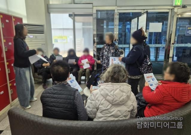 시흥도시공사, 국민체육센터 어르신 대상 ‘무인 단말기 이용’ 교육 실시