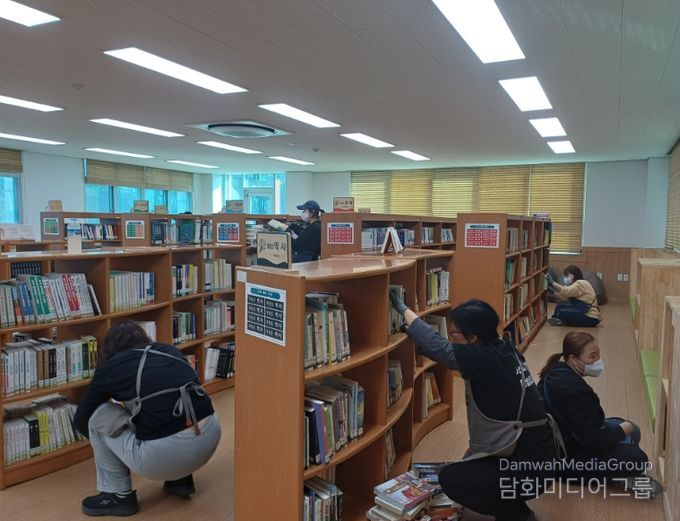 서산교육지원청, 부석중 도서실 정리 지원