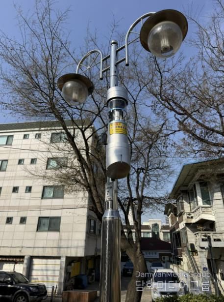 강남어린이공원에 설치된 해충유인퇴치기