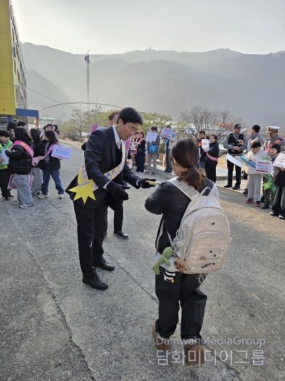 등굣길 교통안전 및 학교폭력 예방 합동 캠페인