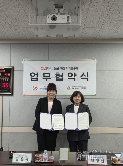 협약식 후 기념촬영을 하고 있다.